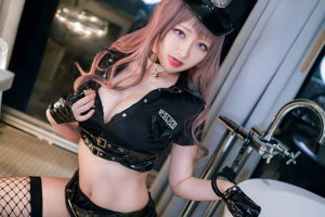 [Cosplay] COS girl Arty Yati - policewoman fishnet socks