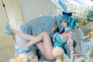 [COS Welfare] Blogger anime A Bao juga seorang gadis kelinci - miku kelinci putih