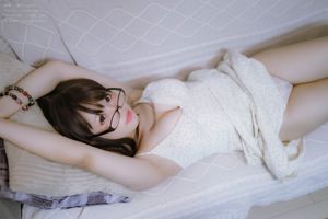 [Internet celebrity COSER photo] Cute girl Nyako cat-delusional life of another girl and の cohabitation of casual clothes series