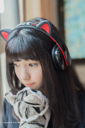 Zhou Wen "Headphone Ball Ball Meow" [Budaya Kimoe Ji Meng] KIM006