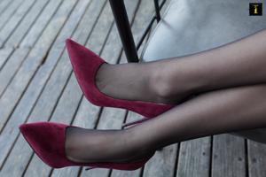 Coke "Winter Exclusive Suede High Heel" [Iss to IESS] Mooie benen in kousen