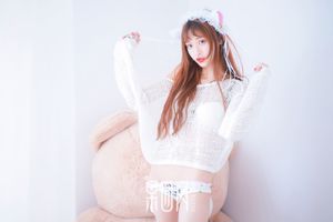 little贝殼《裸露香肩美背大玩cosplay》 [果团网Girlt] No.022