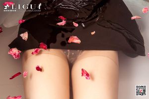 Modelo Lulu "Bathtub Love" [丽 柜 Ligui]