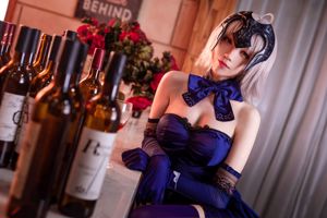 Coser Qingqingzi Js de piernas largas "Black Zhen, Cena de la Santa Eva"