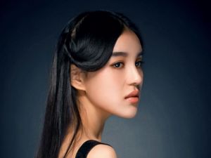 Photo de Studio de mannequin de beauté métisse Shi Yiyi