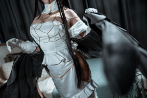 [Foto de cosplay] Anime Blogger Stupid Momo - Albedo